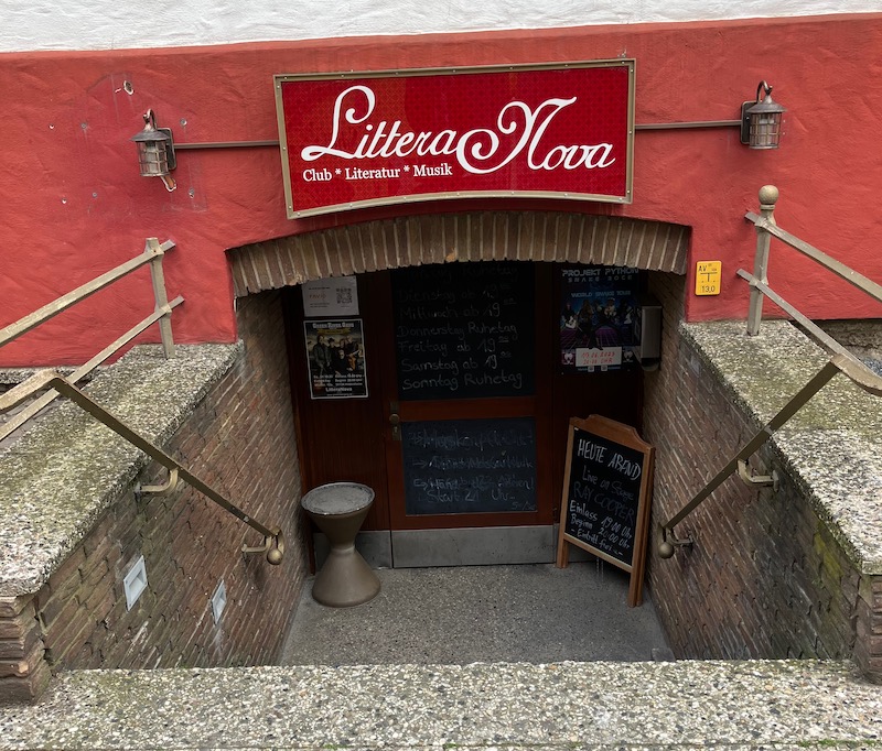 Dinosaurs and a cellar&nbsp;bar